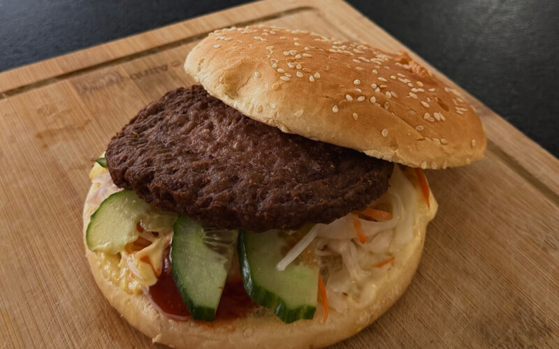 Бургер с говяжьей котлетой