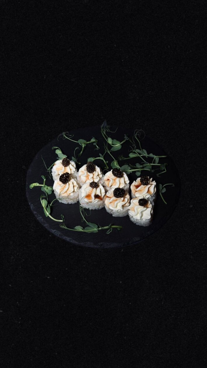 Ролл с сосновой шишкой