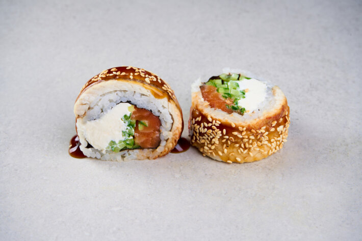 Ролл с угрём