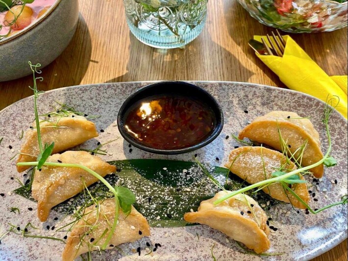 Гёдза с говядиной и тайским соусом