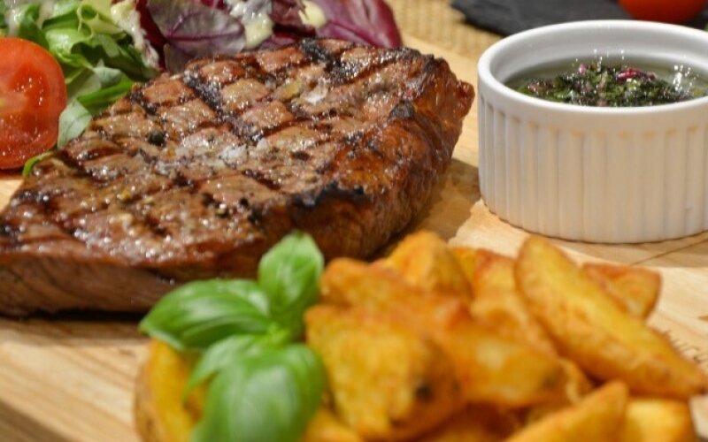 Стейк с гарниром