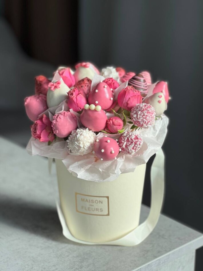 Клубничная ваза