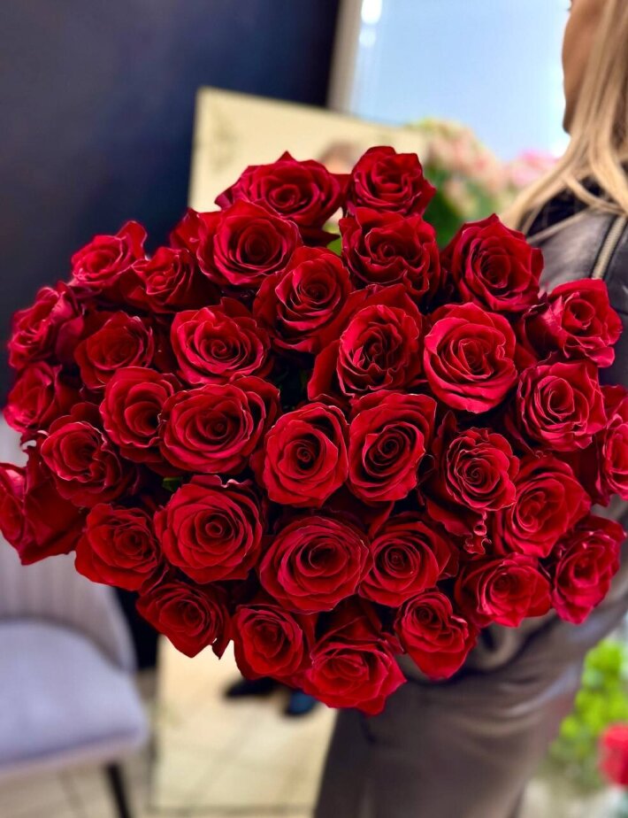 Букет из 35 красных роз «Эквадор»