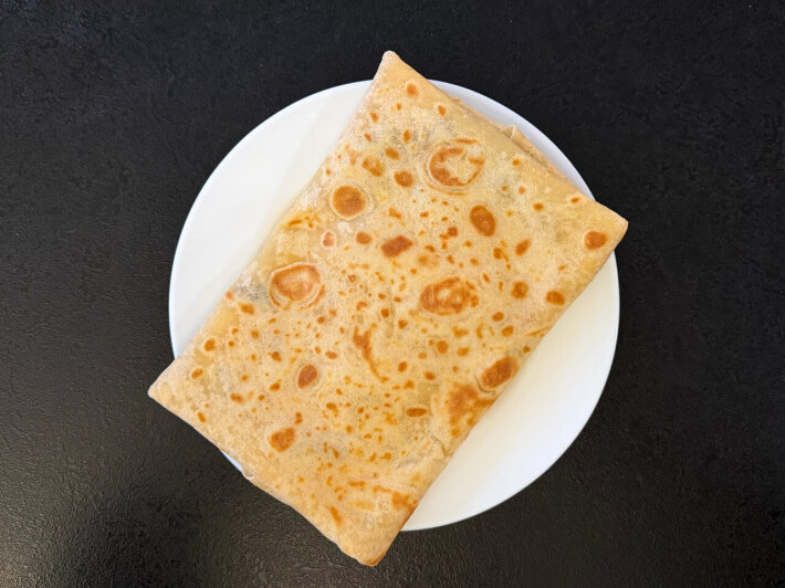 Блин с колбаской и сыром