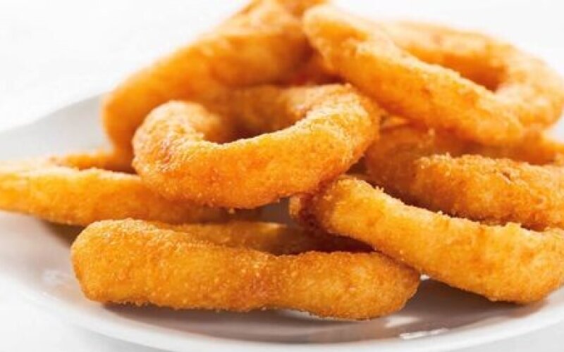 Луковые кольца с соусом