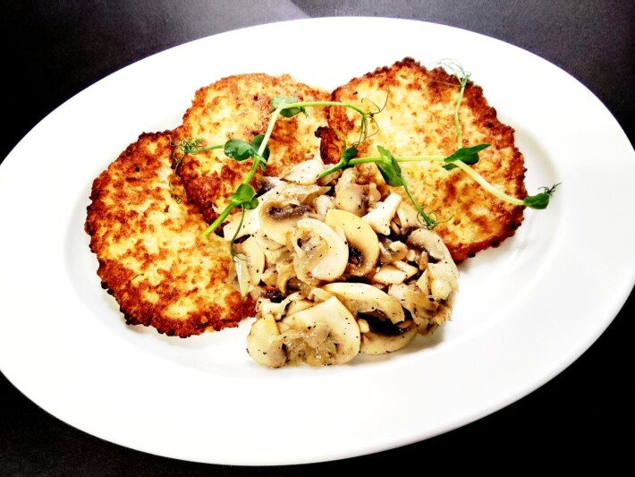 Драники с курицей и грибами