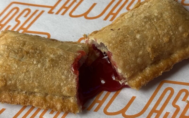 Пирожок с вишней