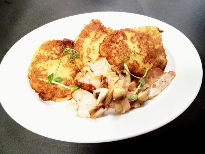 Драники с грудинкой и грибами
