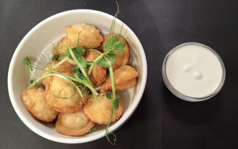 Пельмени с сыром Фета жареные