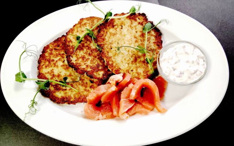 Драники с сёмгой и соусом тар тар