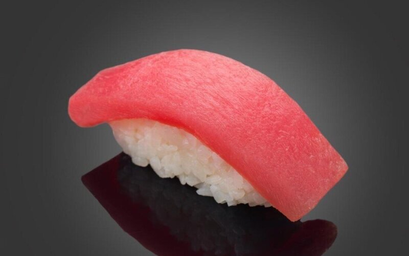 Суши с тунцом
