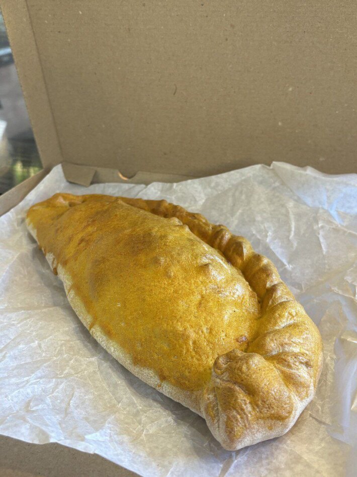 Кальцоне с курицей и грибами