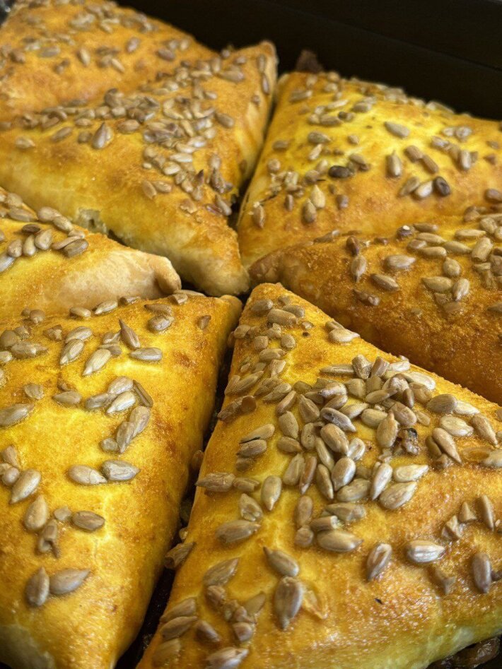 Самса с курицей и помидором