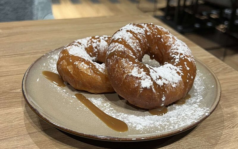 Пончики с соленой карамелью