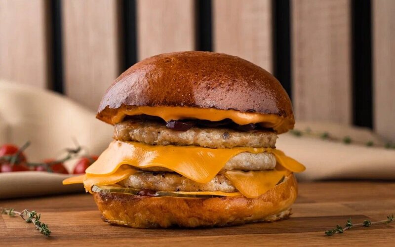 Бургер «Фирменный  Rokoko Делюкс» с курицей