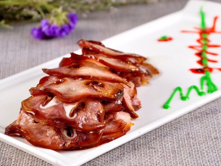 Свиной пятачок в соевом соусе