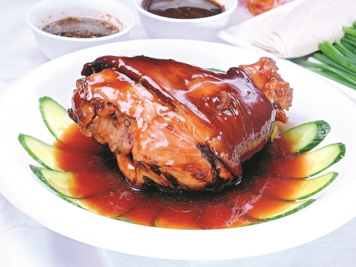 Нарезанная свиная рулька в соевом соусе