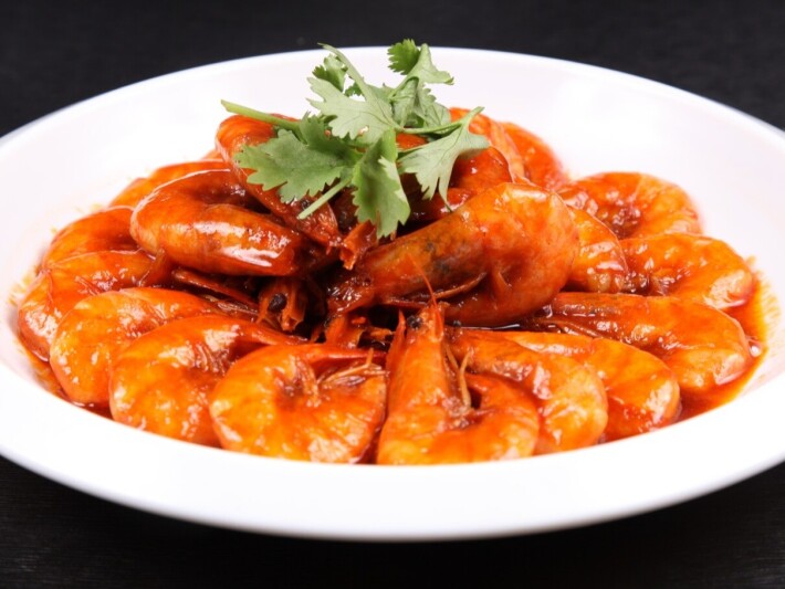 Жареные креветки в томатном соусе