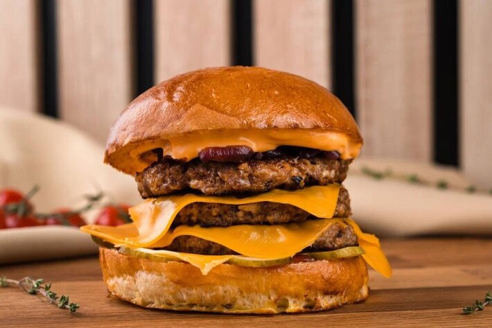 Бургер «Фирменный  Rokoko Делюкс» с курицей