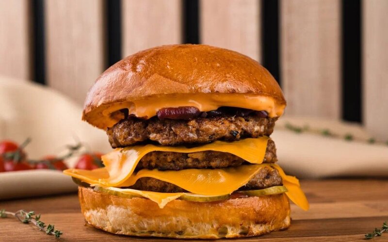 Бургер «Фирменный  Rokoko Делюкс» с курицей