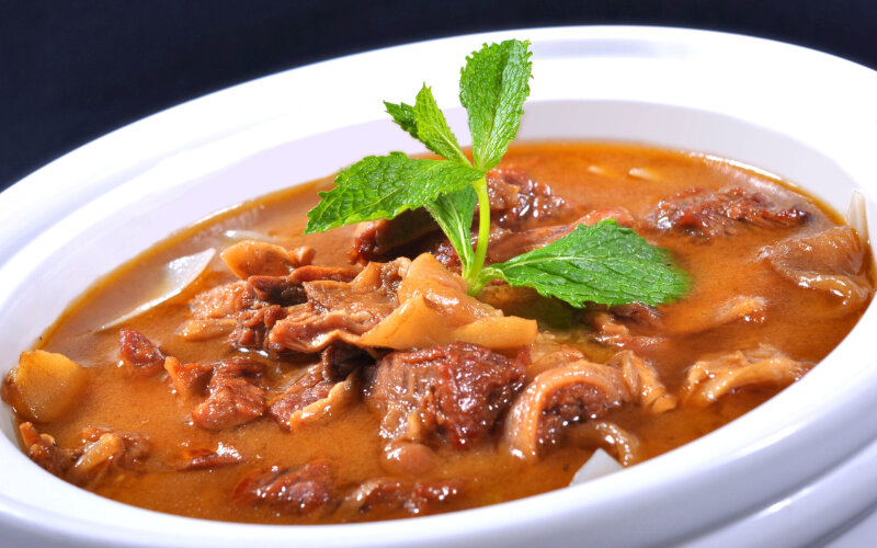 Тушёные бараньи рёбрышки с овощами