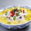 Отварные кусочки карпа с квашеной капустой в слабо-остром соусе