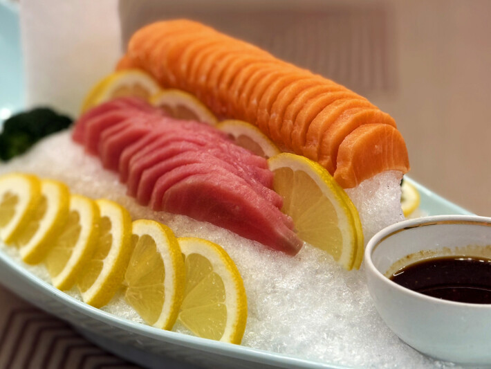 Сашими с тунцом и лососем