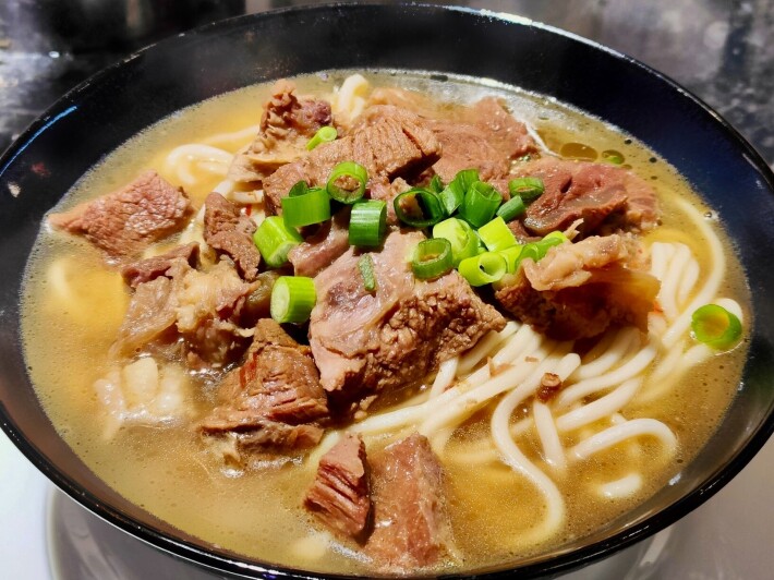 Лапша с кусочками тушёной говядины