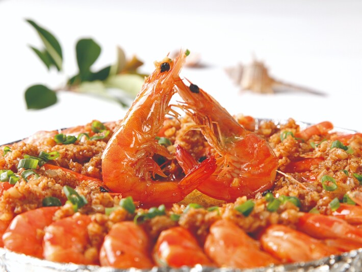 Жареные креветки с чесноком