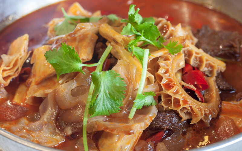 Тушёная говяжья грудинка с овощами