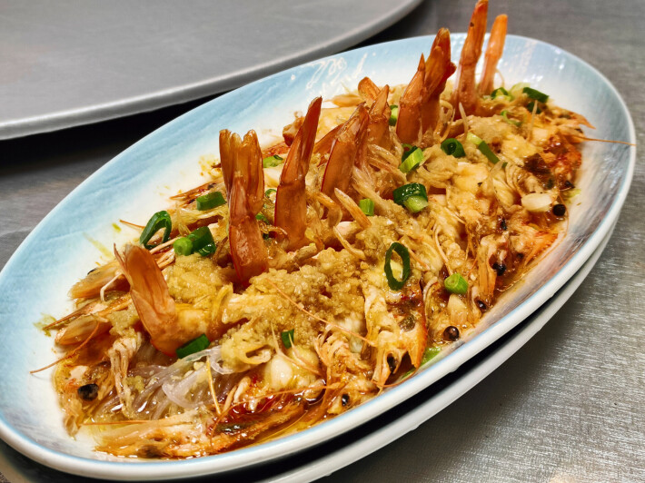 Рисовая лапша с креветками и чесноком