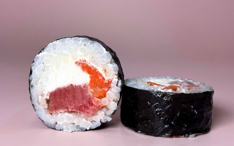 Ролл «Сяке маки с тунцом и перцем»