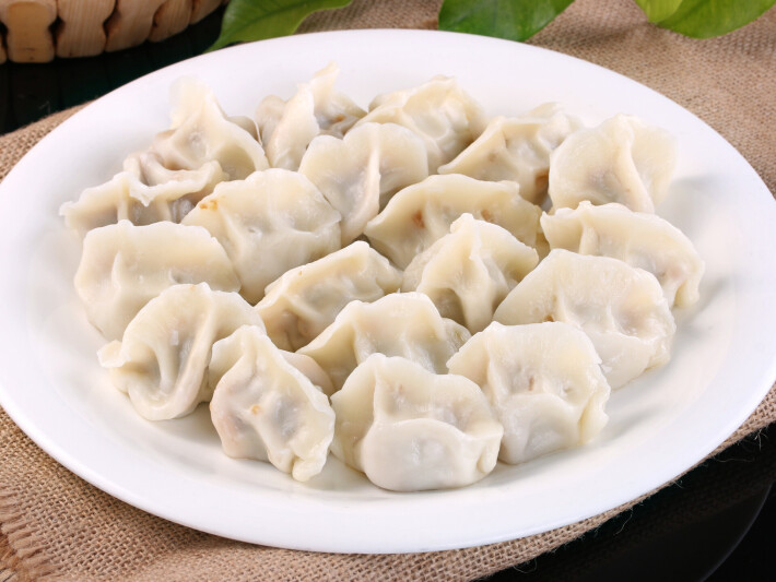 Пельмени со свининой и зелёным луком