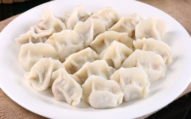 Пельмени со свининой и зелёным луком