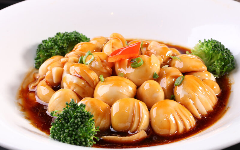 Вареные шампиньоны с жареным зелёным луком