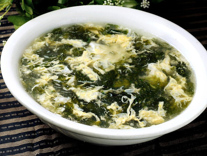 Суп с яичными хлопьями и морскими водорослями