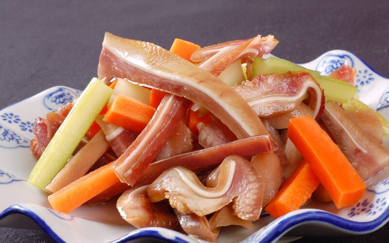 Свиные уши с зелёным перцем