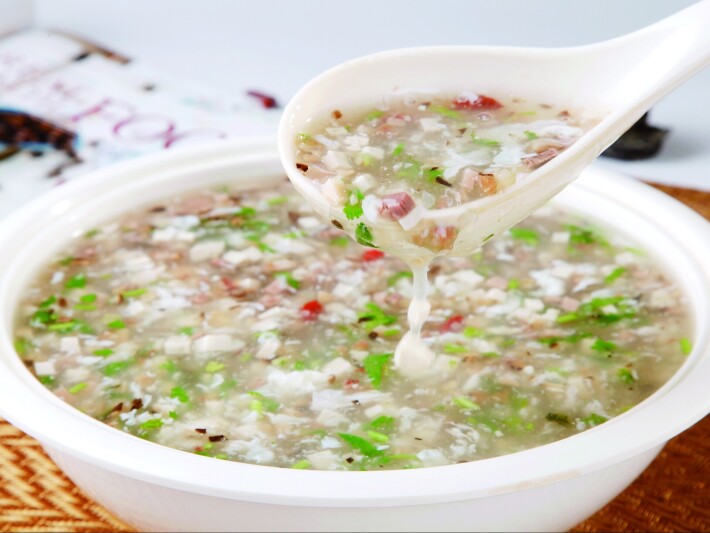 Суп с кусочками говядины и яичными хлопьями