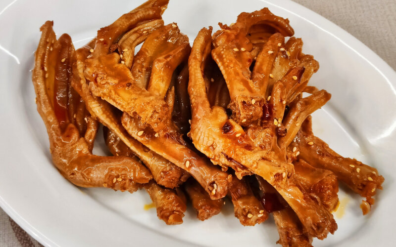 Утиные лапки в остром соусе