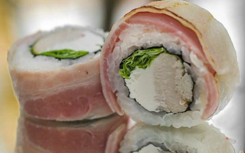 Ролл Кура-Бекон