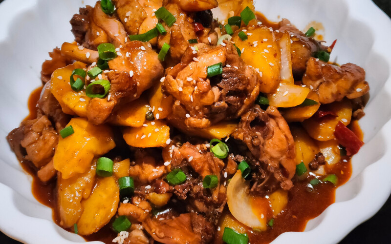 Тушёная курица с картофелем