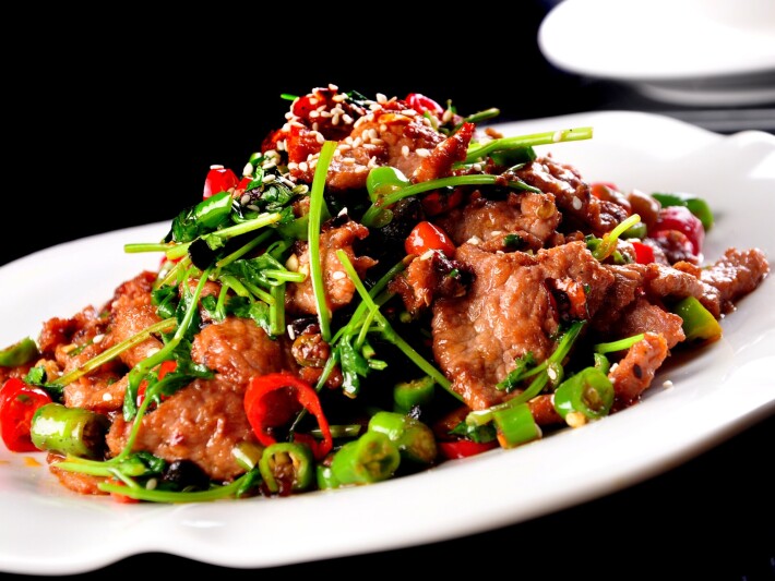 Острые жареные ломтики говядины