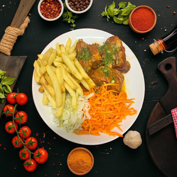 Рёбрышки с гарниром