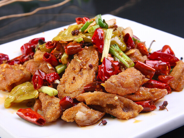 Острые жареные свиные кишки