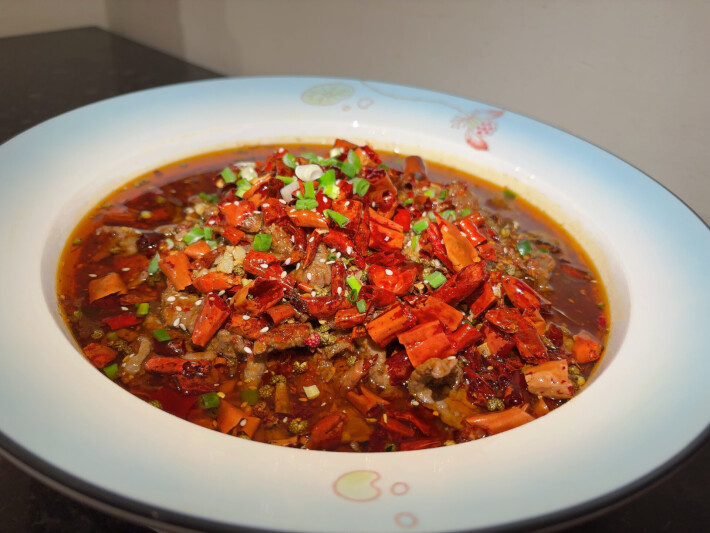 Кусочки отварной говядины в остром соусе «По-сычуаньски»