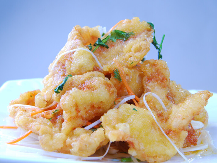 Жареные свиные отбивные в кисло-сладком соусе