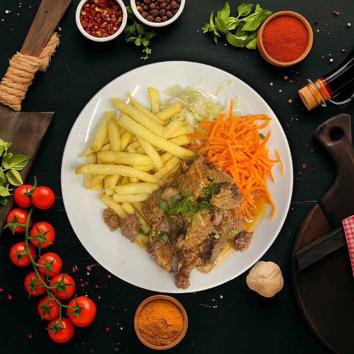 Гуляш с гарниром