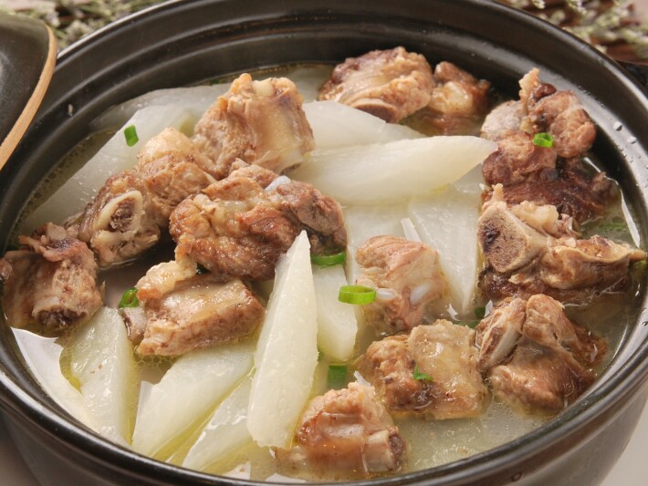 Тушёные бараньи рёбрышки с дайконом