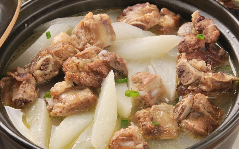 Тушёные бараньи рёбрышки с дайконом