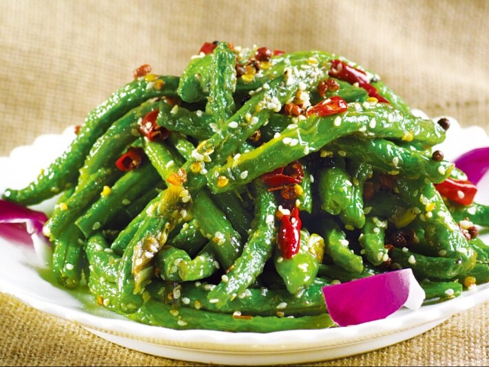 Фасоль стручковая, обжаренная с чесноком